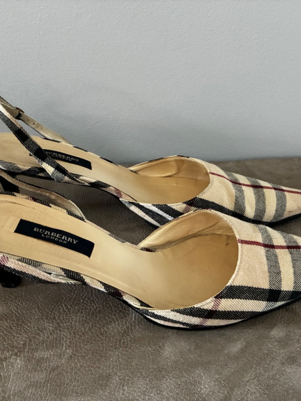 Burberry London Nova sling back kitten heel pumps. - Picture 3 of 14